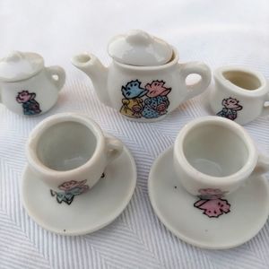 Holly Hobby Tea Set